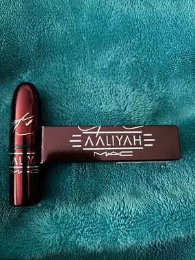 MAC Cosmetics Aaliyah Limited Edition Lipstick - Try Again
